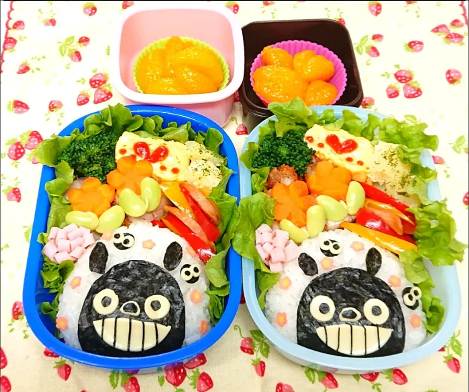 海苔でトトロおにぎり弁当❤️
以前 挑戦したけど謎の生物になったのでリベンジ❗今回も怪しい(;´∀｀)|みちゅあしさん