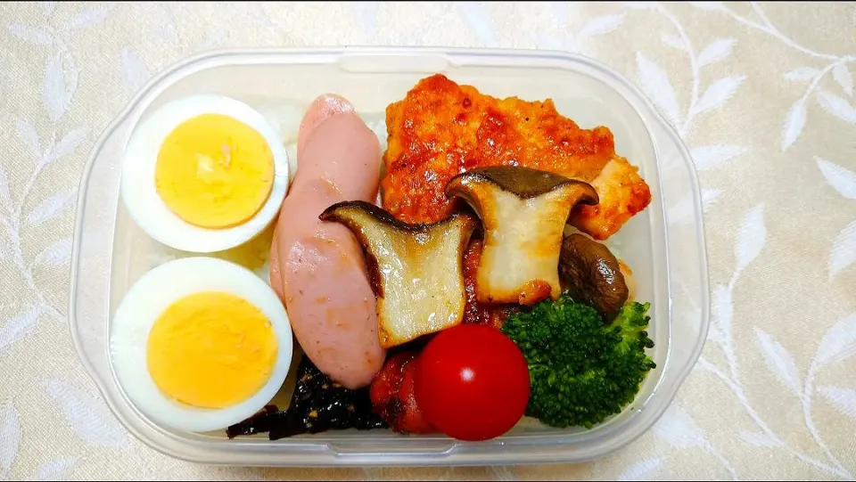 12/11の夜勤弁当🍱
今日ものっけ盛り弁当です😆|卯月さん