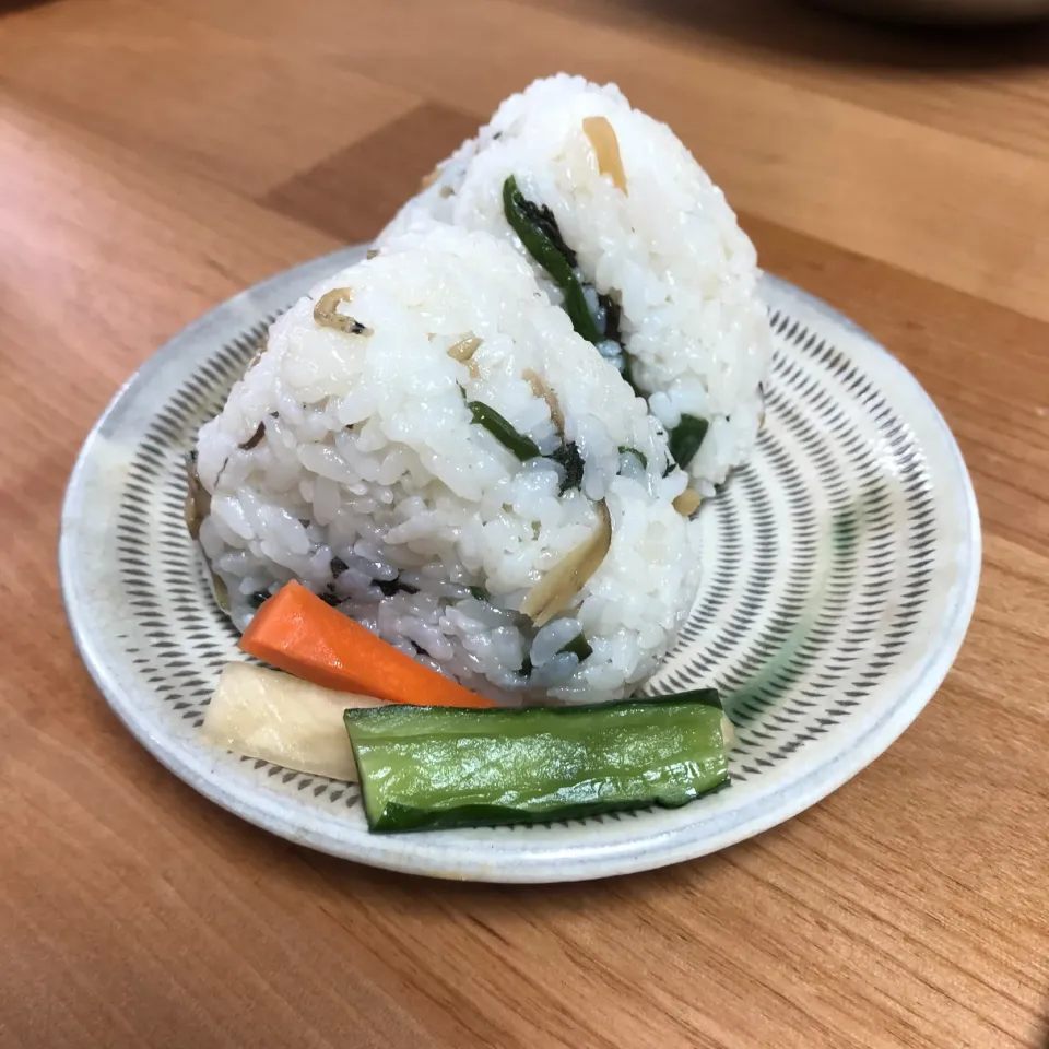 Snapdishの料理写真:山菜おにぎり|hipahipa.plateさん