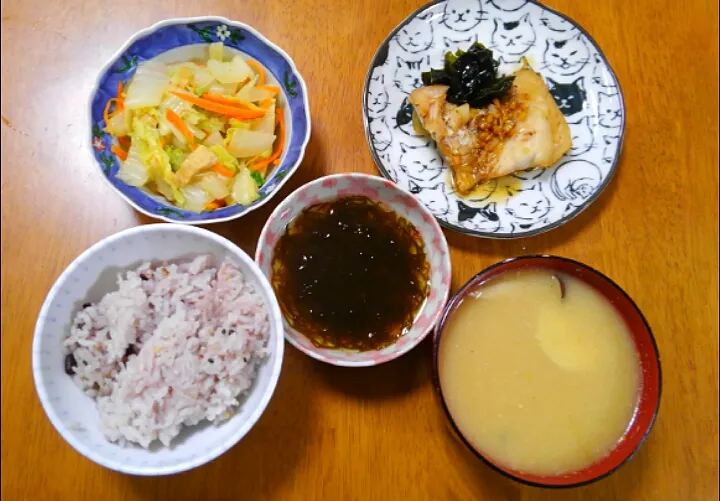 １２月５日　真そいの煮付け　白菜の柚子胡椒サラダ　もずく　山芋とあおさのお味噌汁|いもこ。さん