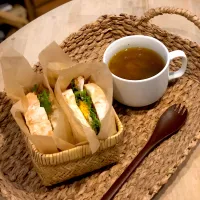 Snapdishの料理写真:今日のお弁当　カンパーニュサンドとグリル野菜のスープ|Keiko Sakamotoさん