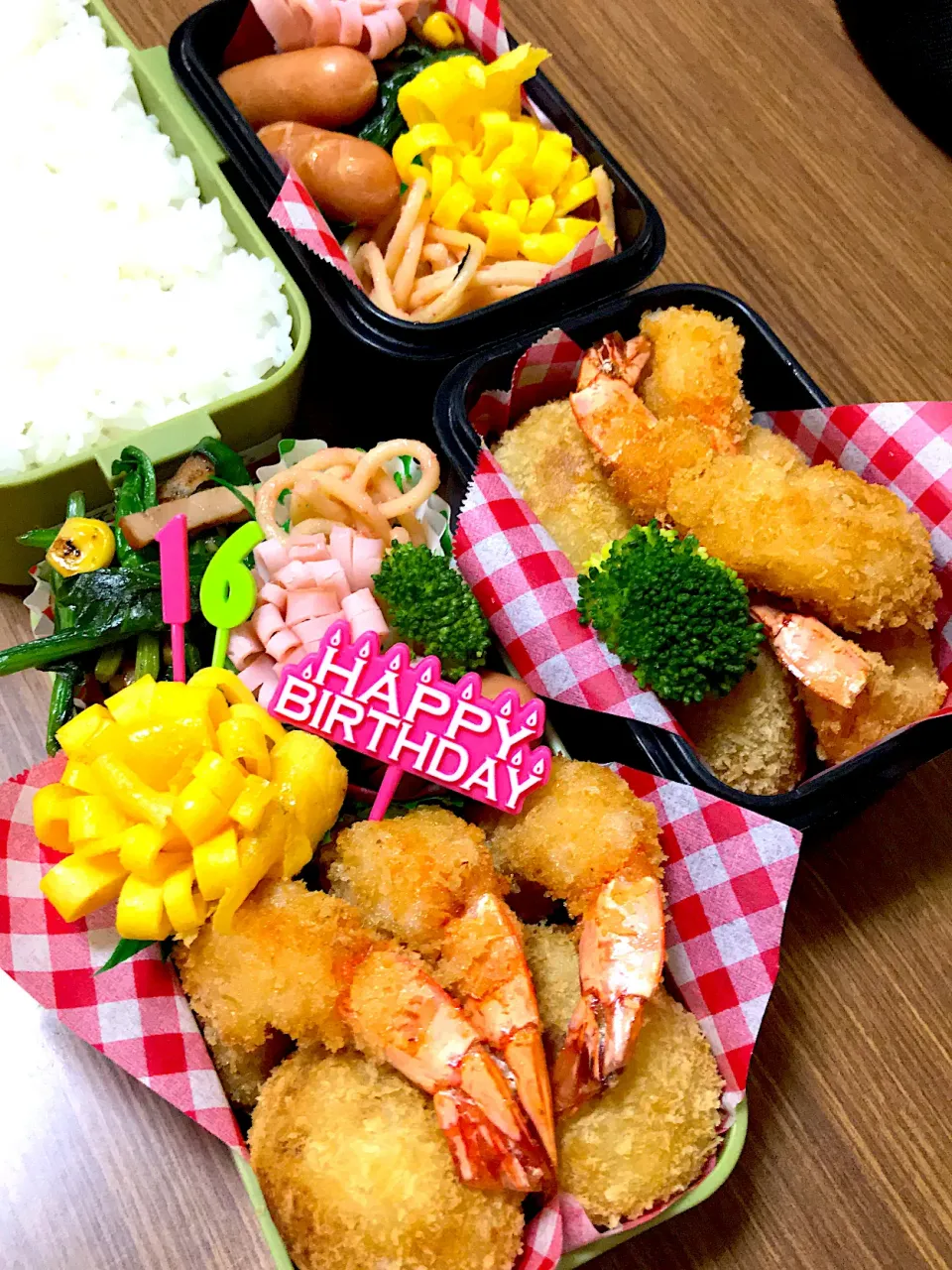 Snapdishの料理写真:兄弟弁当♡次男HBD♡|utaさん