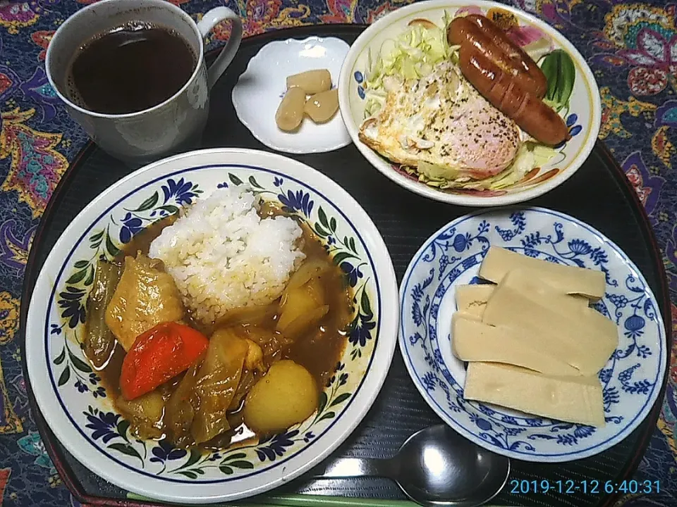 よねばーばの朝ごはん
ポトフをカレーライスに
高野豆腐
ウインナーソーセージと玉子焼き
キャベツ添え
らっきょ、生姜ココア|yoneばーばさん