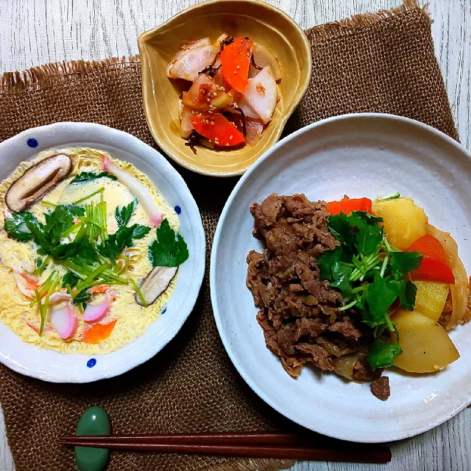 Snapdishの料理写真:ダシダ肉じゃが・レンチン茶碗蒸し・大根と人参の梅昆布和え|真希さん