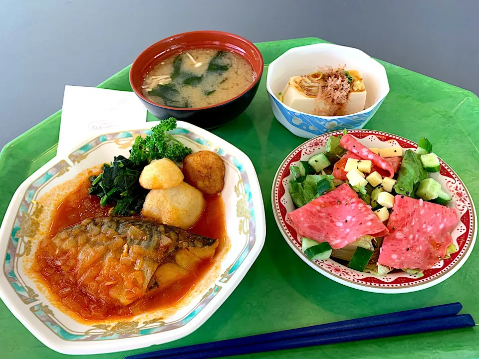 鯖のトマト煮、冷奴、イタリアンサラダ、味噌汁|Tadahiko Watanabeさん