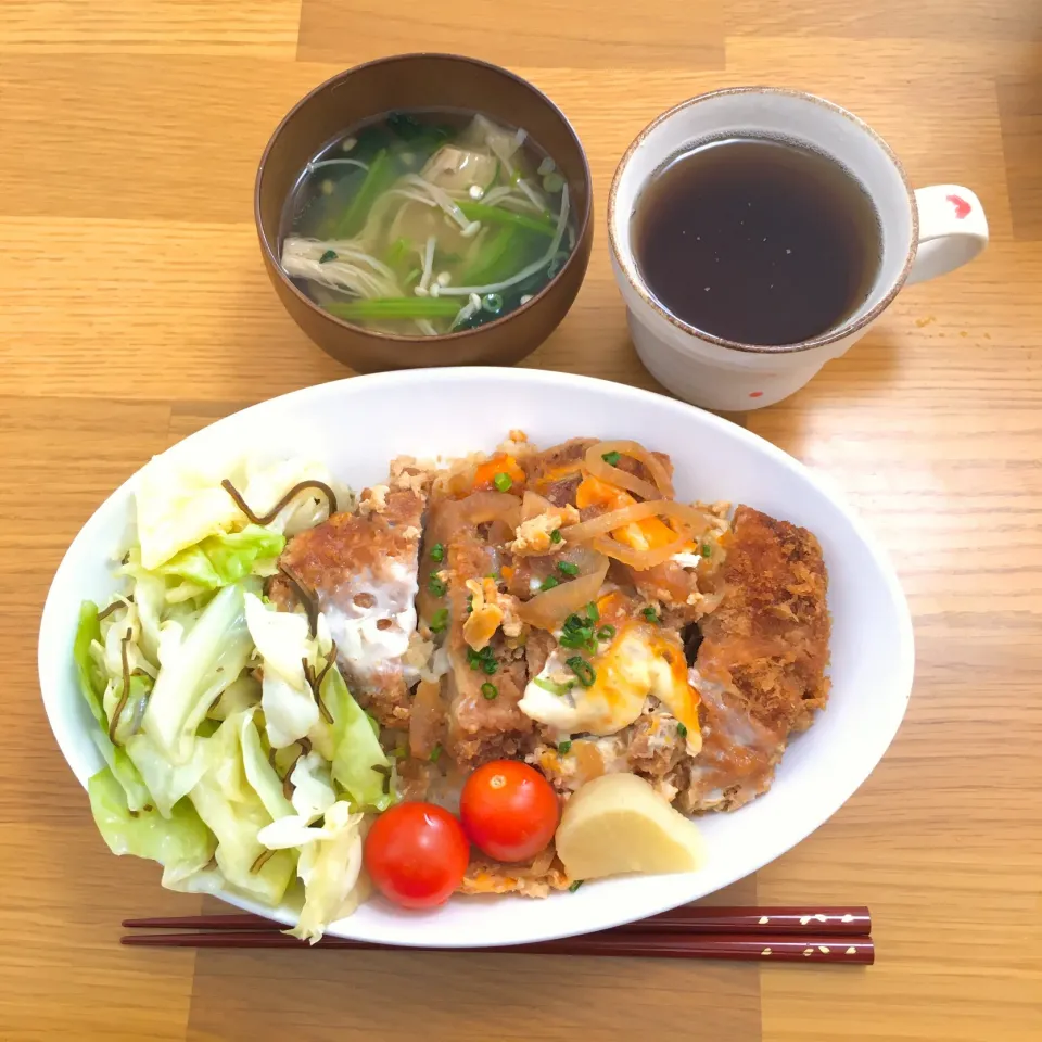 スタミナ満点カツ丼とお手軽お味噌汁❤️|りりさん