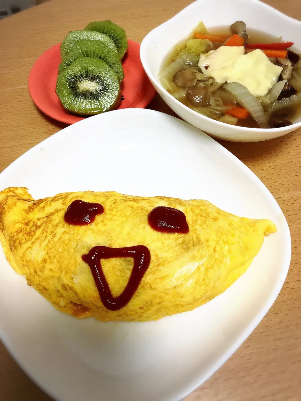 オムライス、野菜スープ|あるくさん