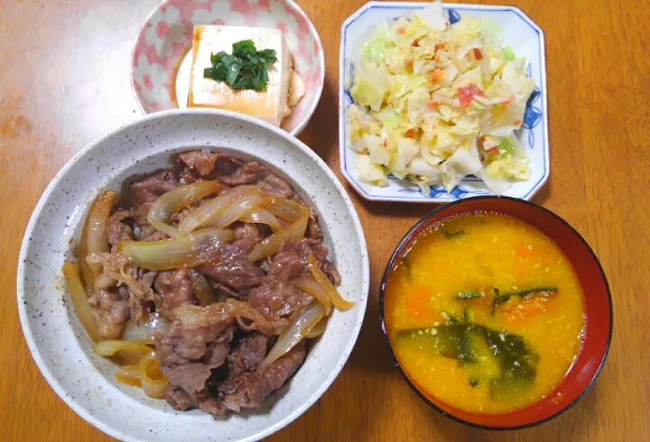 １２月６日　牛丼　キャベツの梅ナムル　湯豆腐　かぼちゃのお味噌汁|いもこ。さん