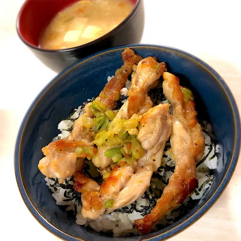 ネギ塩セセリ丼|ごんこさん