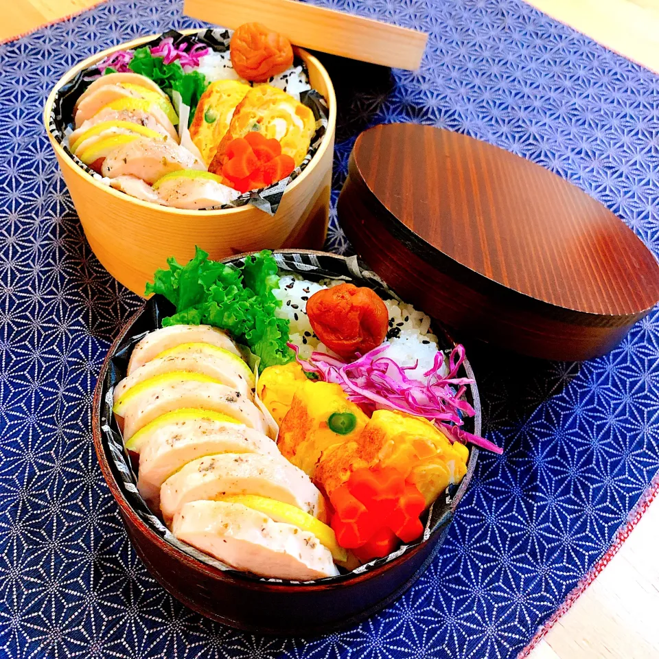 鶏ハムとスペインオムレツ弁当✴︎                     和歌山産レモン🍋地元愛です♬|あやみんさん