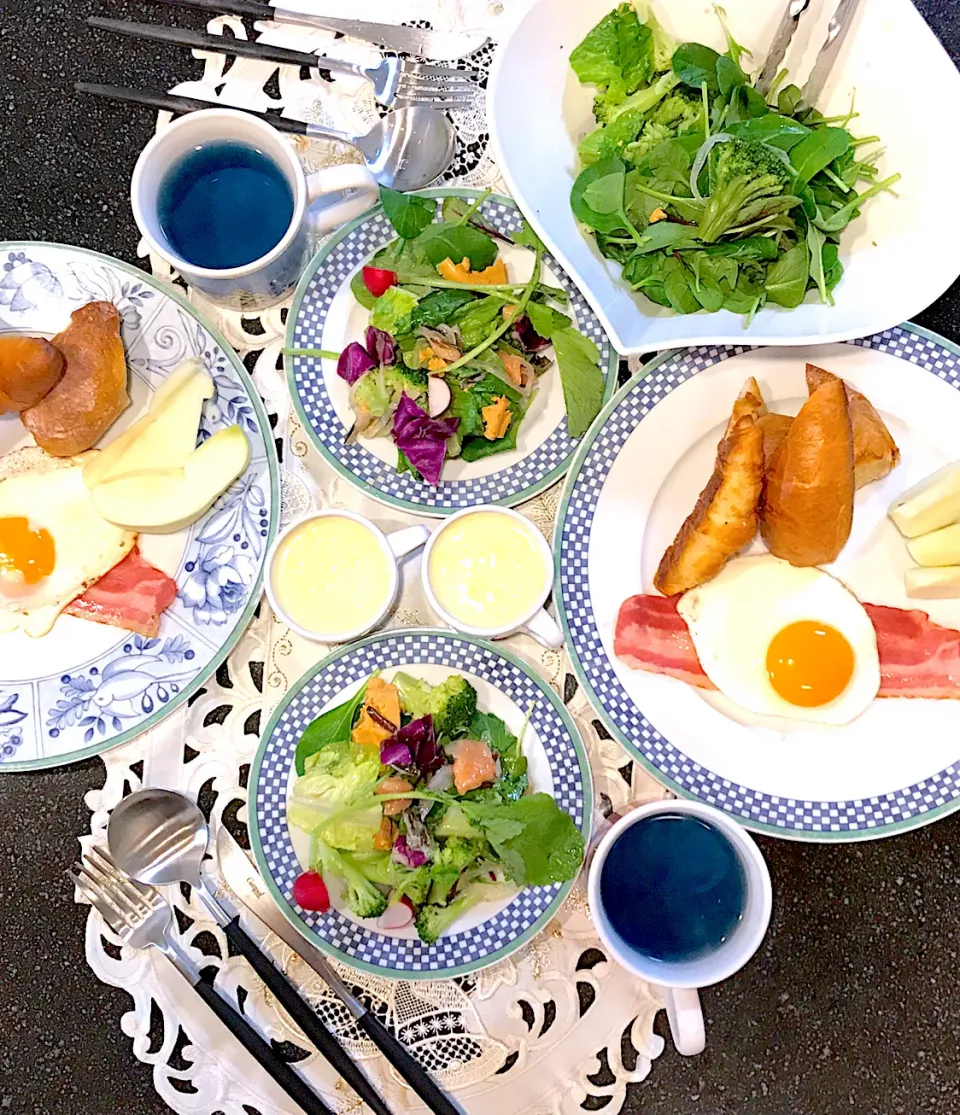 ちーちーさんに頂いたバタフライピーティーで朝食|シュトママさん