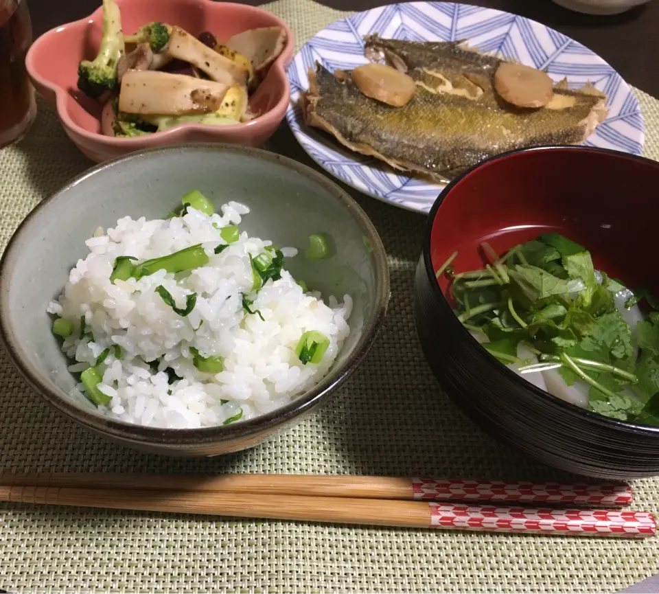 カレイの煮付け、さつまいもエリンギ炒め、かぶのはごはん、三つ葉のお吸い物|ちぐあささん