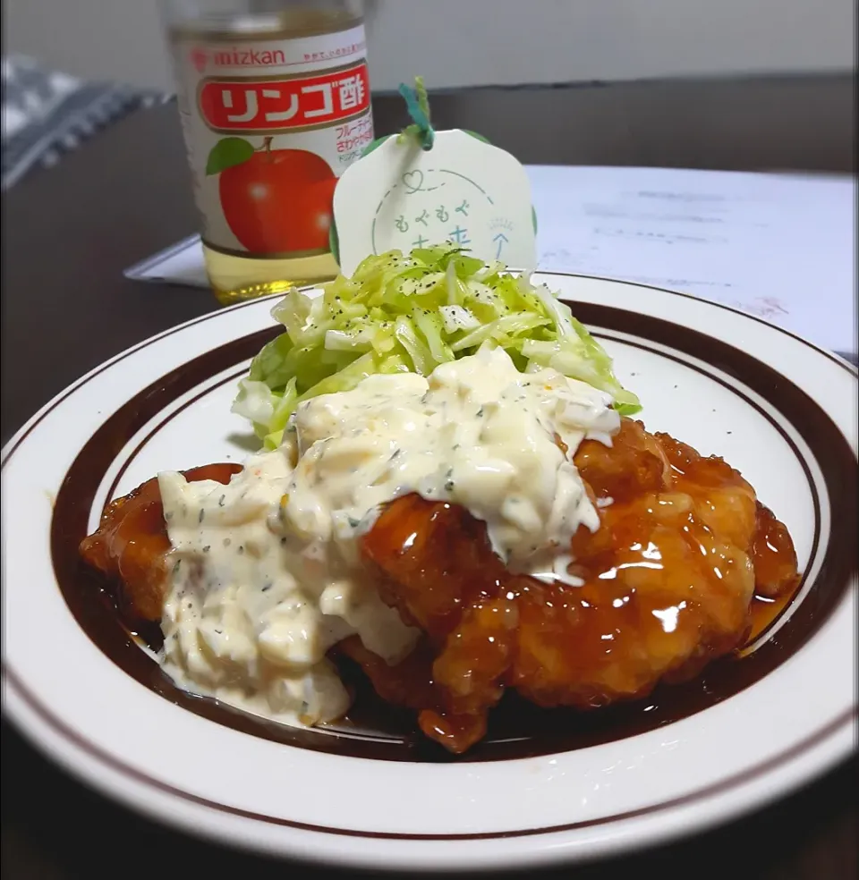 Snapdishの料理写真:ミツカンりんご酢🍎でチキン南蛮と
コールスローサラダ🍎|ナオミさん