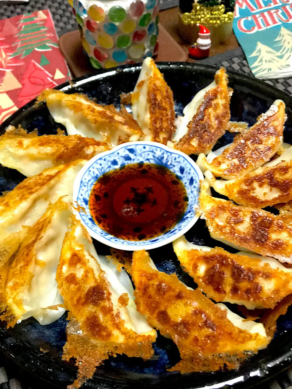 Snapdishの料理写真:🥟羽根付きチーズ餃子🥟|ま〜てぃんさん