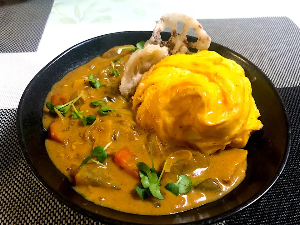 Snapdishの料理写真:ドレスドオムカレー🍛🥄|ぽっちさん