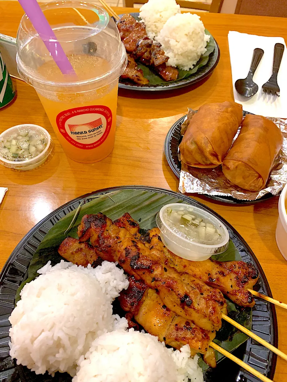 Chicken & Pork BBQ plate and large pritong Lumpia (vegetable eggrolls)|🌺IAnneさん