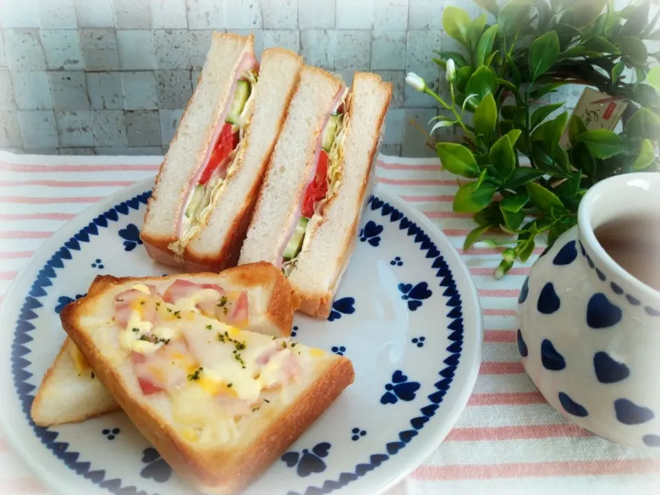 ハムトーストとベーコンピザトースト😋🍕|あみさん