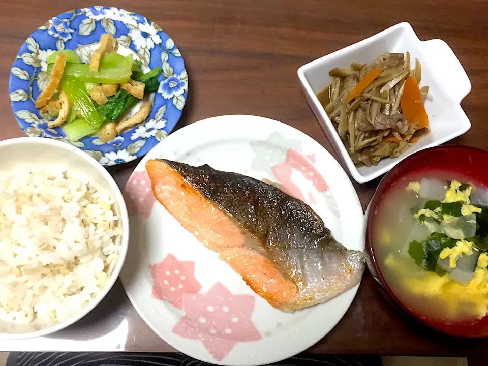 塩鮭 大根かきたま汁 牛ごぼう煮 青梗菜のさっと煮|おさむん17さん