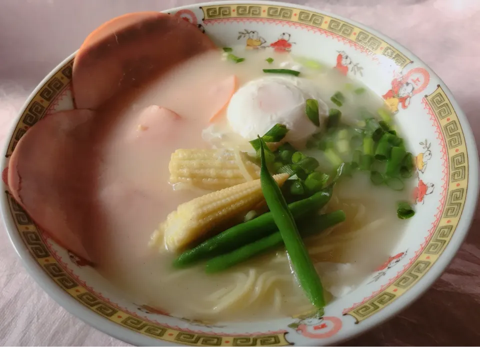 今日のお昼寝ご飯　とんこつラーメン💦|かっちゃん杉さん