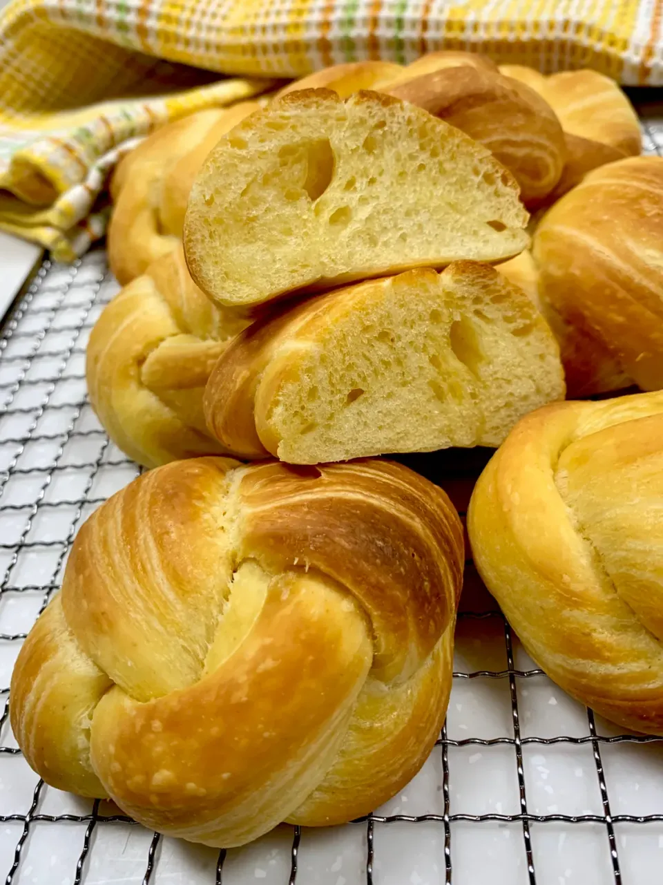 Brioche Buns are just out of the oven.|gonbenさん