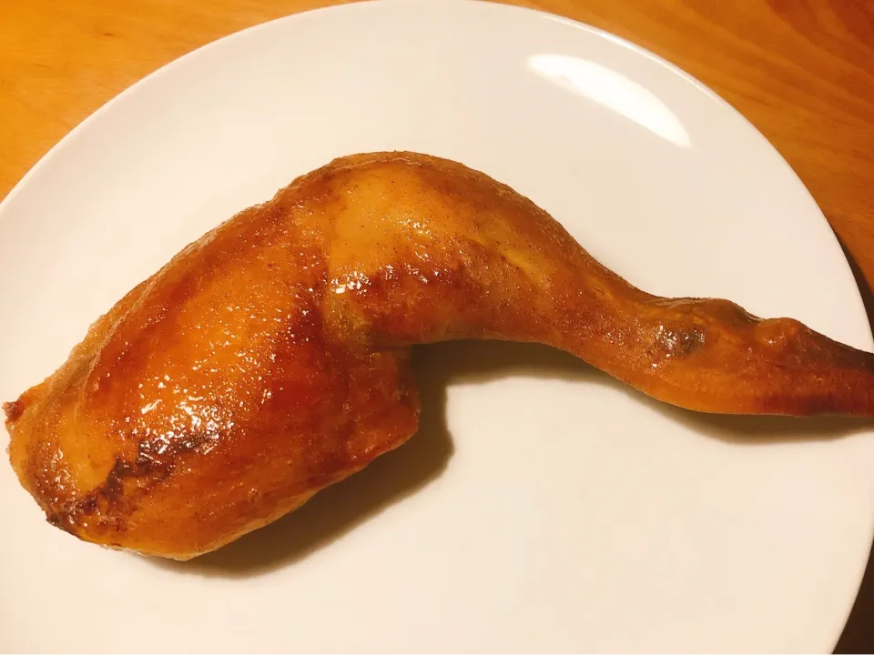 Snapdishの料理写真:骨付き鶏モモ肉の燻製(温燻)|角康広さん