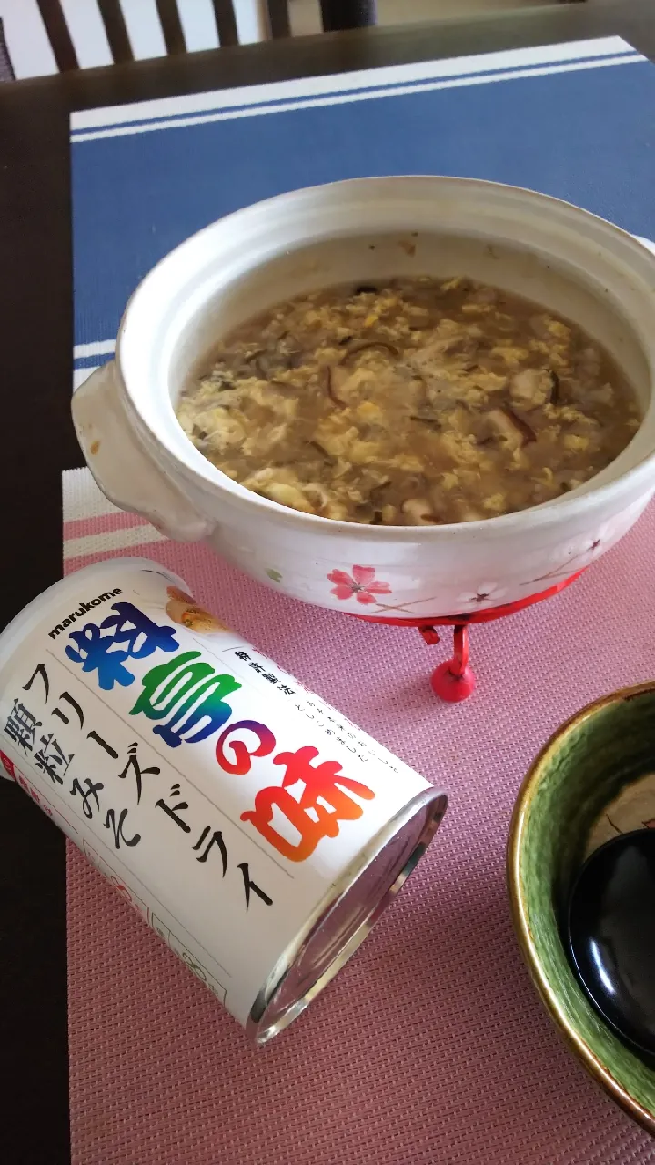 簡単、雑炊

水炊きの後にご飯、たまごを入れて
味付けは、モニターで頂いた
料亭の味フリーズドライ顆粒みそで
サッと溶けるし、だし要らず😃|ひとみさん