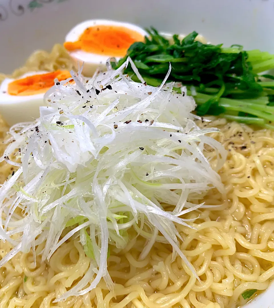 Snapdishの料理写真:ネギ塩麺 (๑˃̵ᴗ˂̵)و|bamazooさん