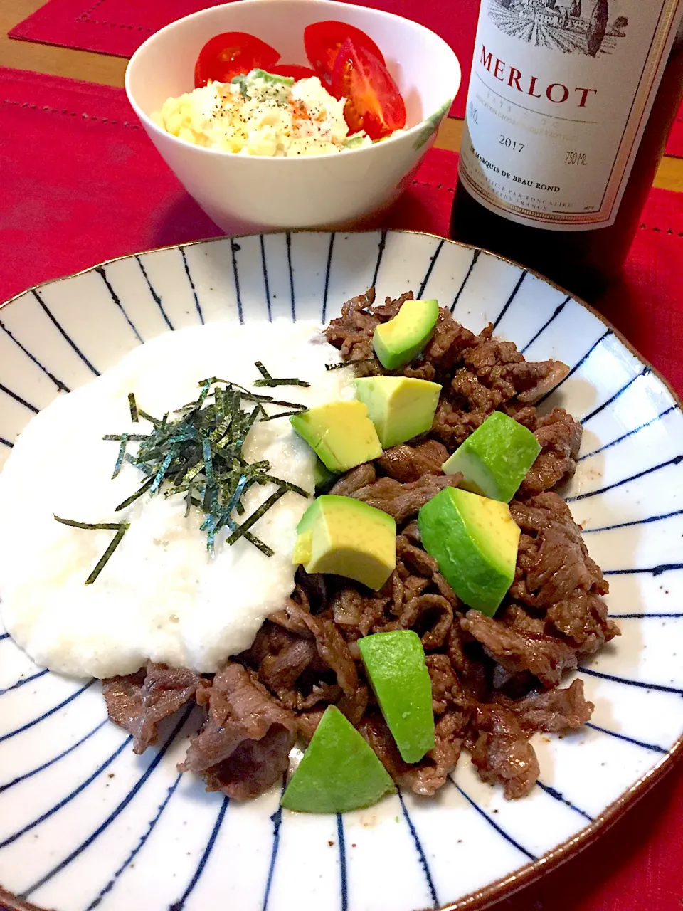 牛肉の甘辛炒めとろろがけ🍀|おかちさん