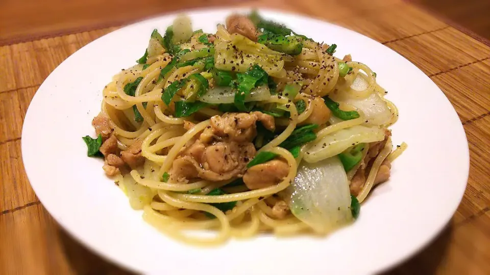 Snapdishの料理写真:鶏肉と白菜とネギのﾆﾝﾆｸ塩ﾊﾟｽﾀ～🍝
の晩ごはん✨|kaz(*･ω･)さん