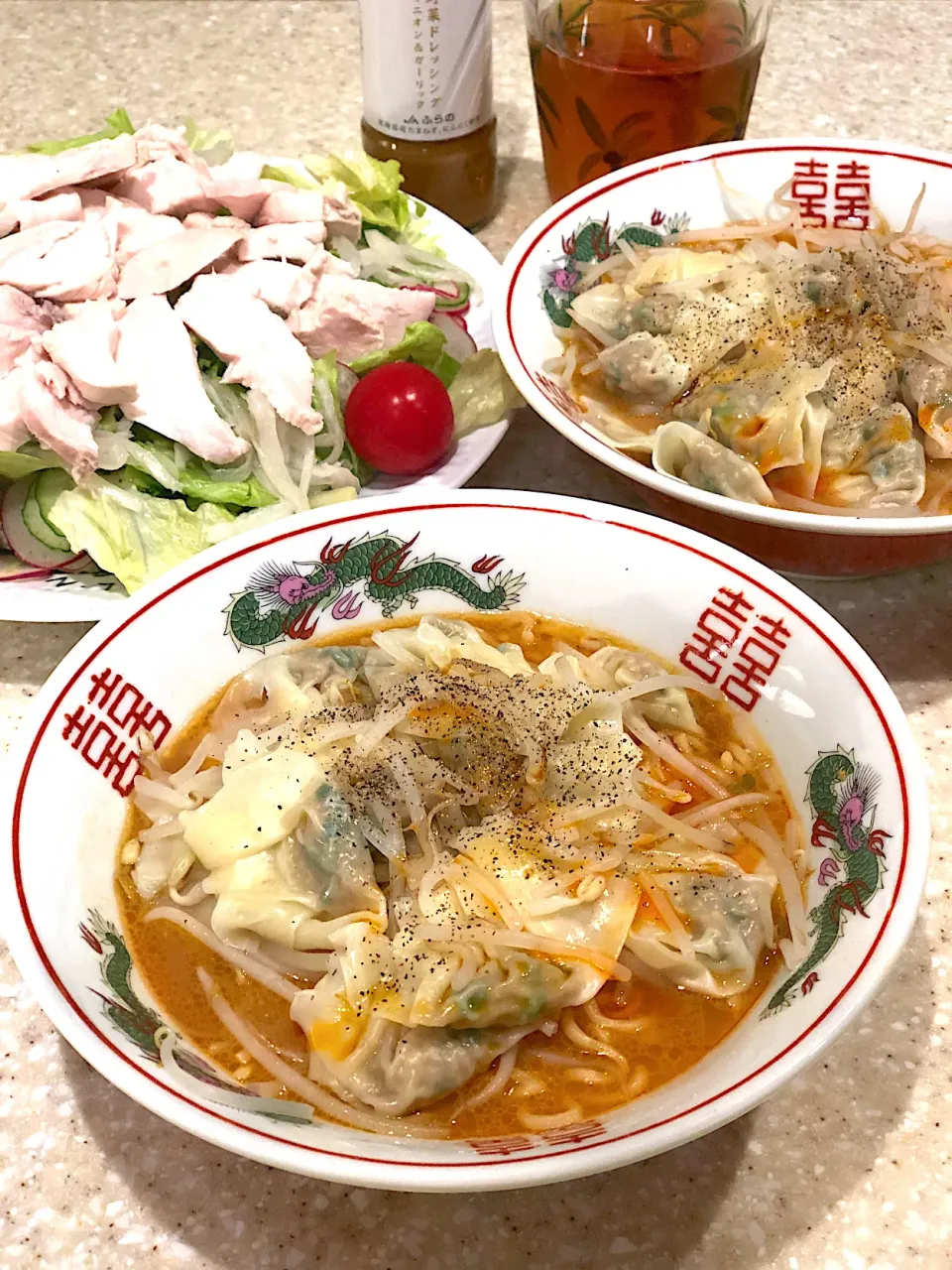 Snapdishの料理写真:ワンタン味噌ラーメン🍜！筋肉モリモリサラダ🥗！|Mayumiさん