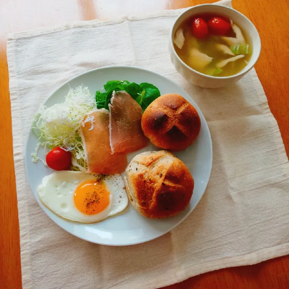 生ハムサンドで朝ごはん|えるえるさん