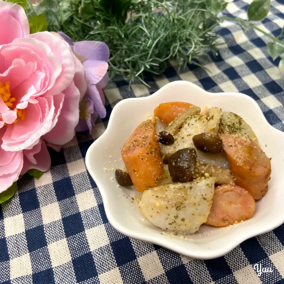 Snapdishの料理写真:花ママさんの料理 里芋とウインナーのマジソル炒め|ゆうさん