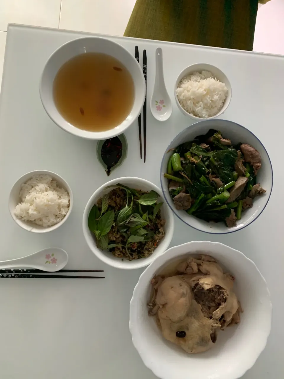 Herbal chicken soup, kailan with duck liver and heart, Thai basil pork|Ong Sor Fernさん