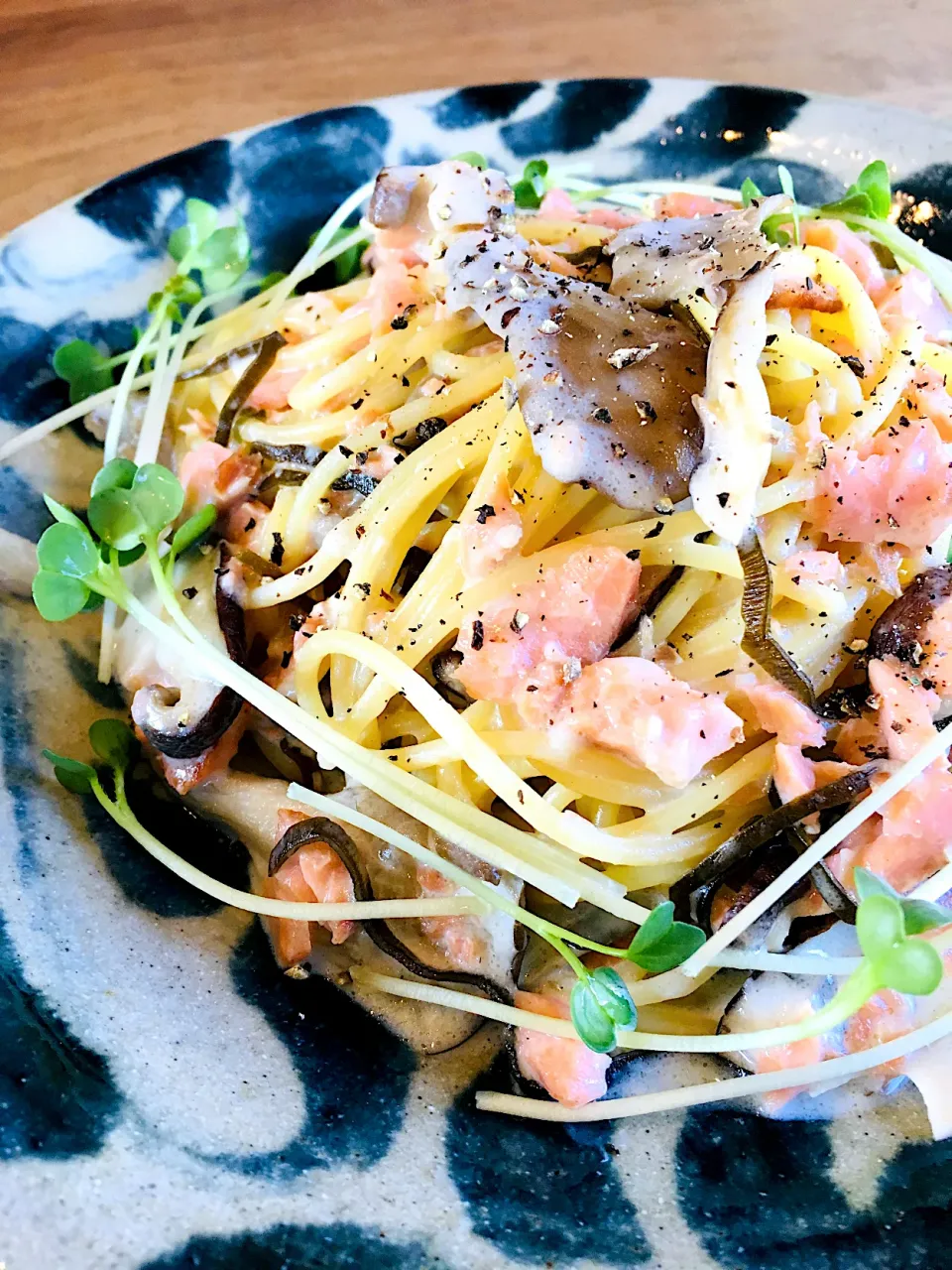 今日のお久しぶりお家で一人ランチは          朝食に残った焼き鮭で和風クリームパスタ✨|ミッチ☆ママさん