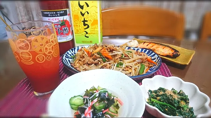 野菜炒め🌱
わかめ・カニかま🦀・きゅうり酢の物
ほうれん草ごま和え
鮭西京焼き🐟
  トマト🍅 酎ハイ|びせんさん