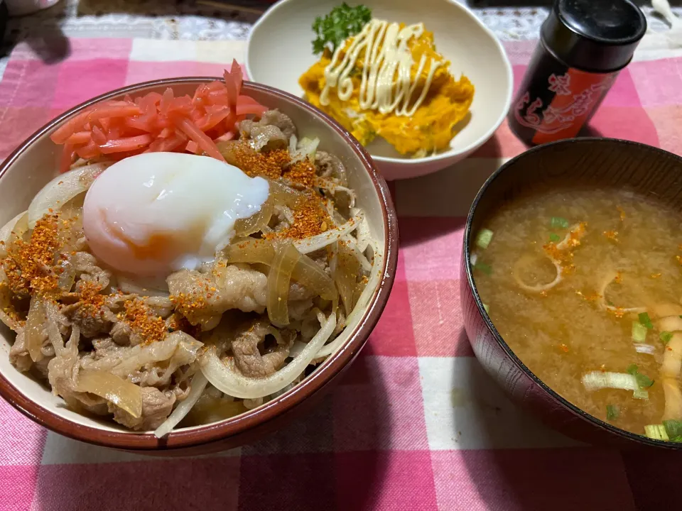 牛丼つゆだく温玉のせ|ハルのただ飯さん