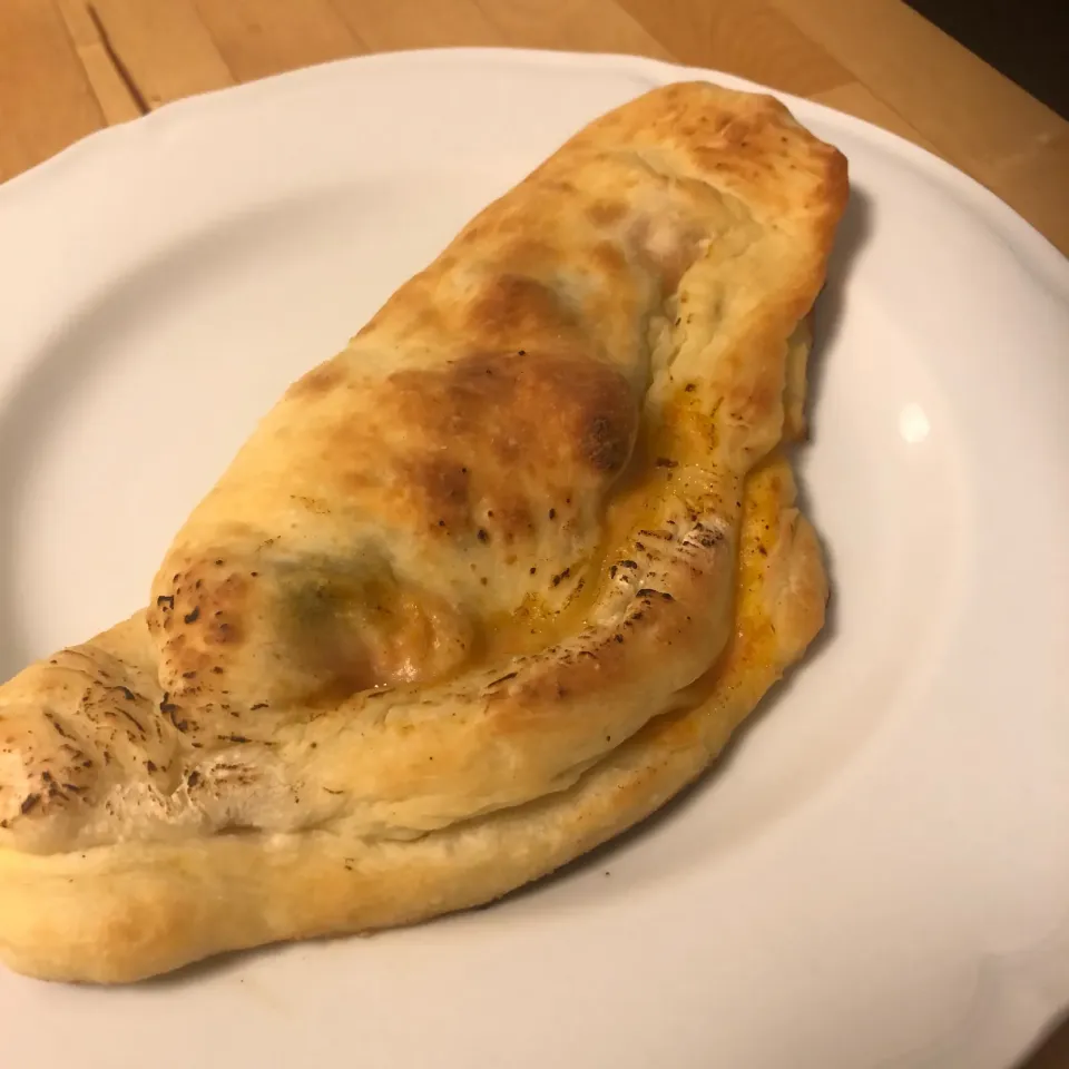 Snapdishの料理写真:calzone 包みピザ|Takeshi Kuraishiさん