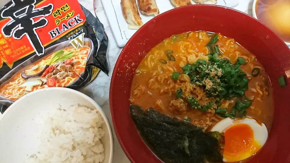 Snapdishの料理写真:辛ラーメンBLACK|MAO___さん