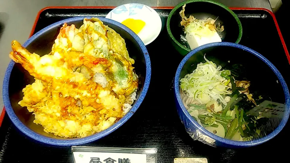 Snapdishの料理写真:海老天丼と半そばセット|nyama1さん