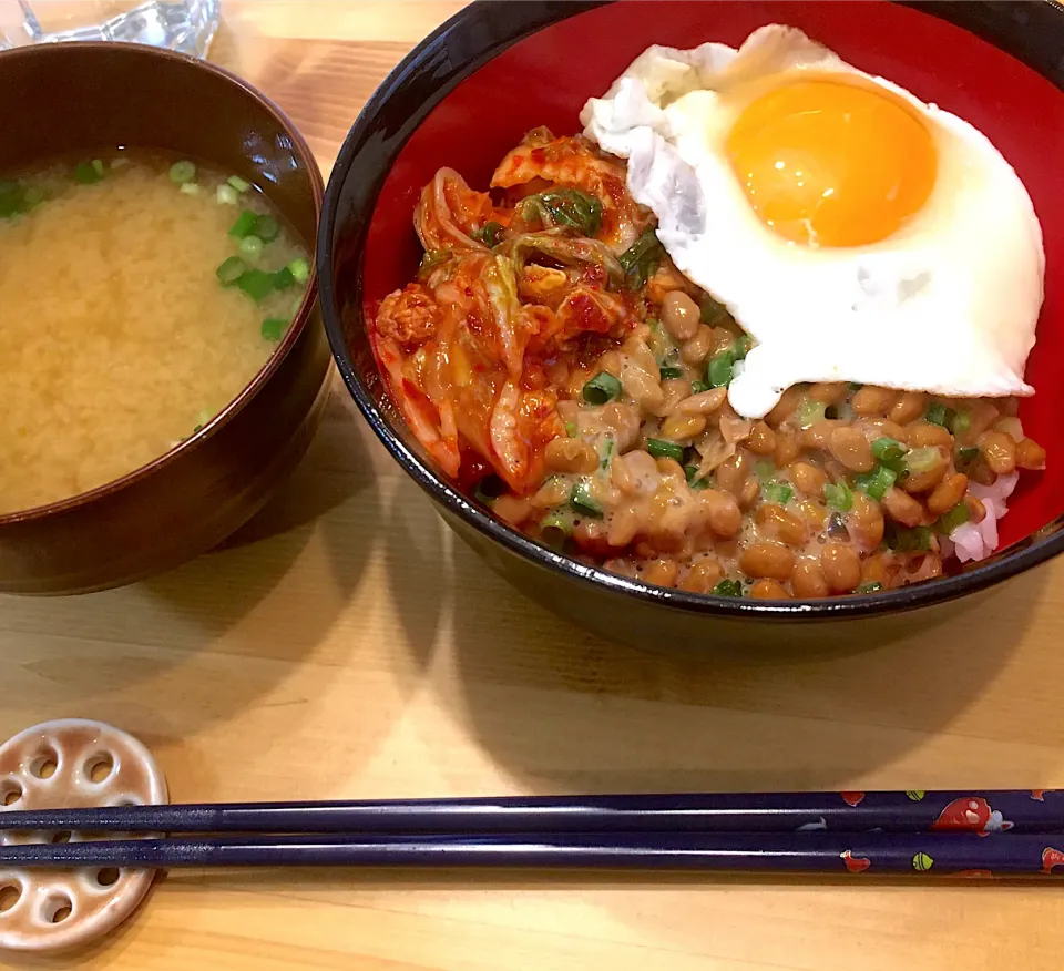 たまに食べたくなる納豆キムチ目玉焼き丼|Kouji  Kobayashiさん