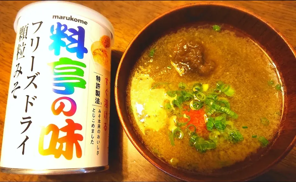 Snapdishの料理写真:とろろ昆布とネギにプチトマトをぽん♪のお味噌汁☆簡単！|Yukariさん