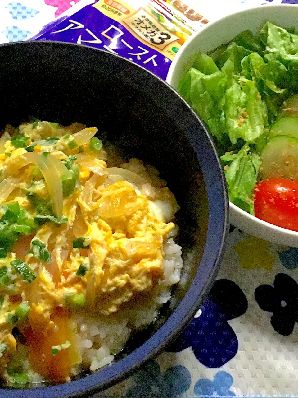 親子丼  サラダ🥗(ローストアマニ粉末かけ)|掛谷節子さん