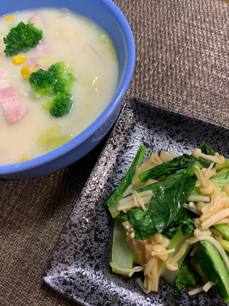 シチュースープと小松菜とえのきのバター醤油です。|レモンさん