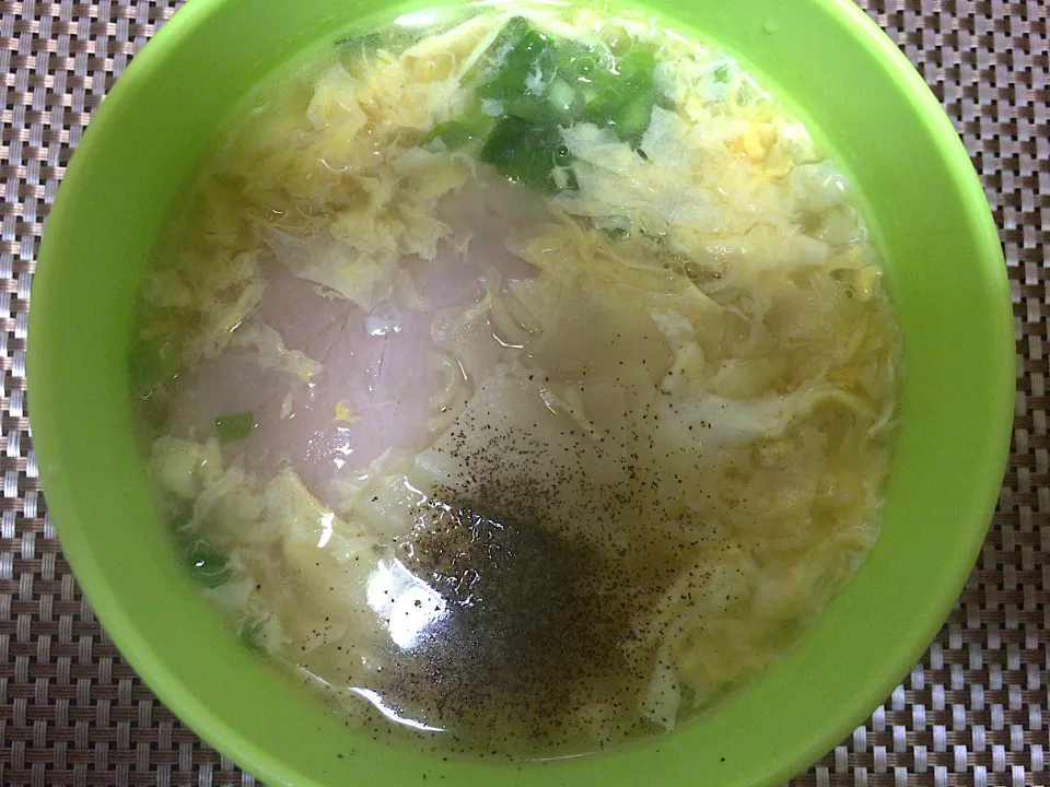 ワンタン麺(ハーフ)玉子入|ばーさんさん