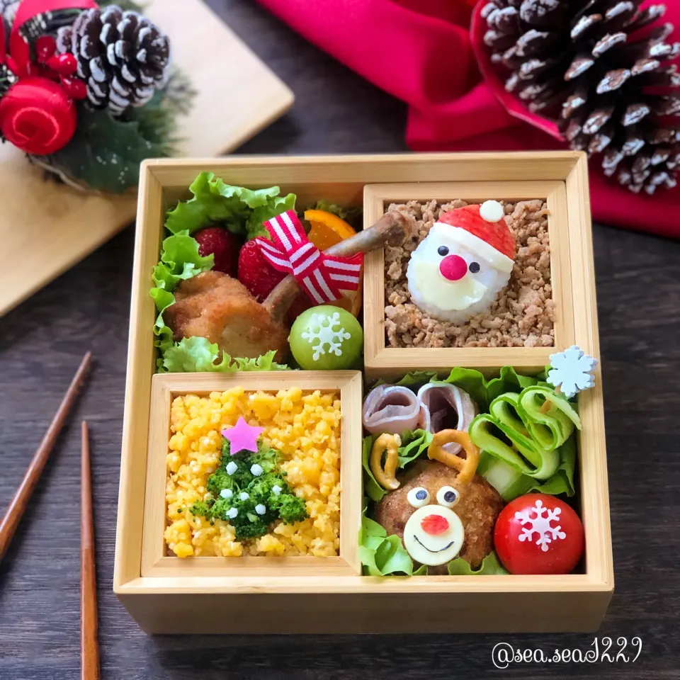 Snapdishの料理写真:そぼろdeクリスマス弁当🎄🎅|seaさん