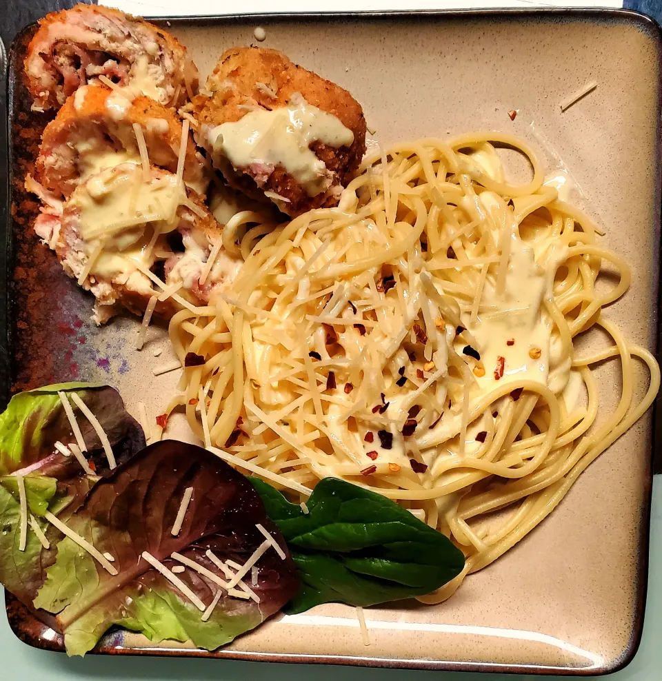 Snapdishの料理写真:Chicken Cordon Bleu with Fettuccine Alfredo Sauce 👍|Frank Ortizさん