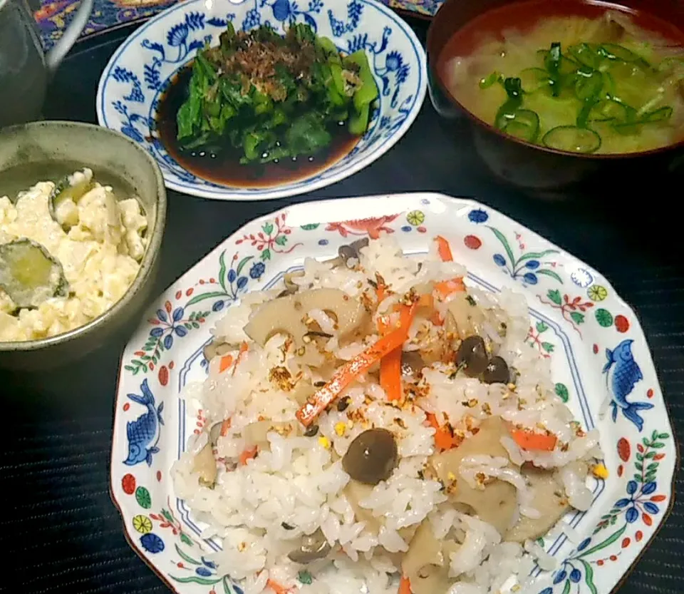 よねばーばの朝ごはん
ばら寿司
お汁
小松菜のおひたし
ポテトサラダ
お多福寿司酢|yoneばーばさん