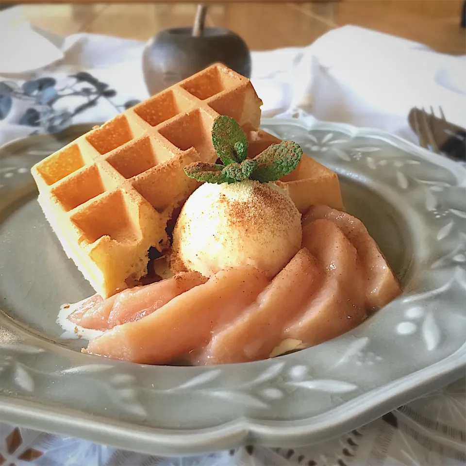 Snapdishの料理写真:糀甘酒の素で煮りんご🍎|みずほさん