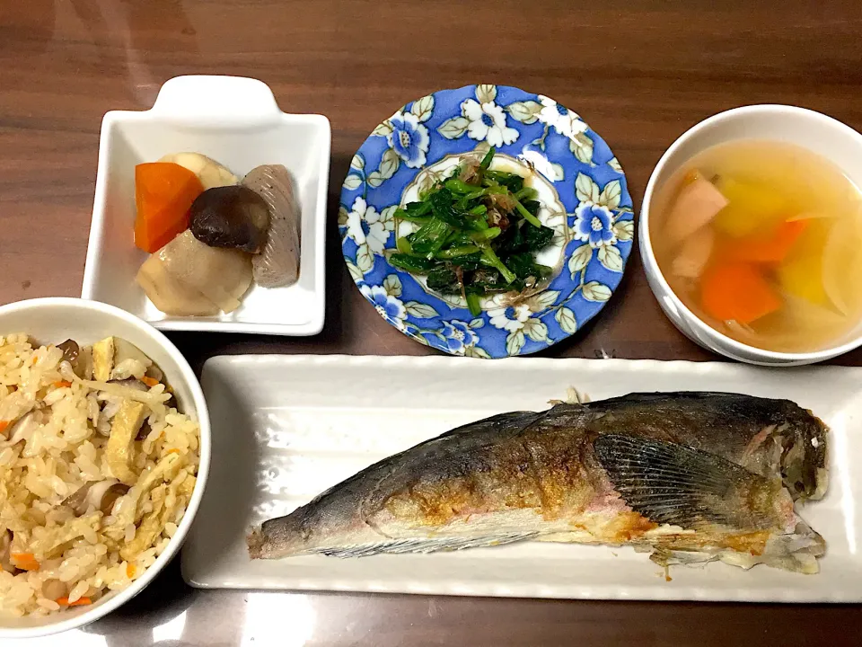 炊き込みご飯 ほっけ開き 余り野菜スープ ほうれん草おひたし 煮物|おさむん17さん