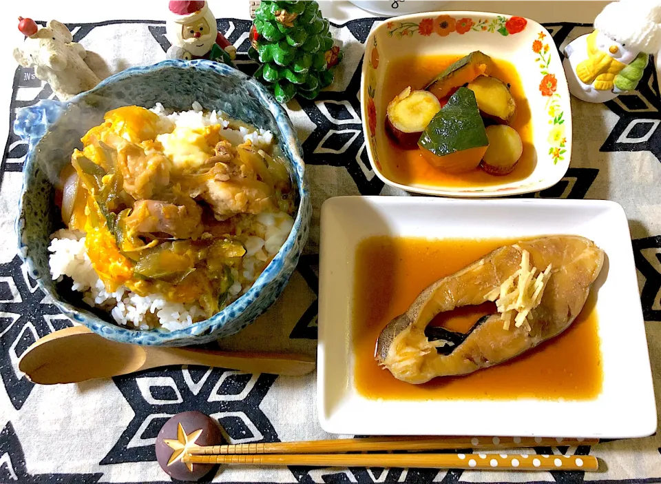 親子丼、カレイの煮付け、さつまいもとかぼちゃの煮物|syamさん